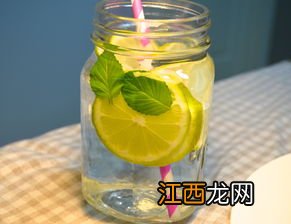 柠檬蜂蜜水一天中什么时候喝最好 蜂蜜柠檬水什么时候喝效果最好