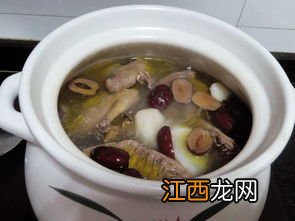 鸡汤炖什么下奶 哺乳期吃公鸡里面放什么下奶