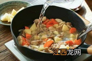 鸡汤炖什么下奶 哺乳期吃公鸡里面放什么下奶