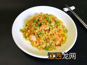 什么菜都没有怎么做炒饭好吃？ 炒饭不加蛋怎么做好吃