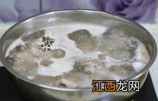 骨头高汤怎么熬才能熬出香味 用大骨熬制高汤怎么做才更鲜美？