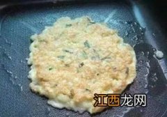 怎样做炒米饭比较好吃 米饭隔夜的可以吃吗