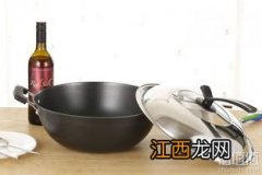 不粘锅的技巧？ 为什么每次做蛋炒饭都粘粘糊糊的,盐怎么放？