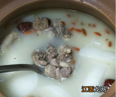 如何炖出奶白色羊肉汤 怎么做出鲜美好喝的羊肉汤？