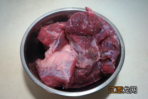 牛肉煮的太硬怎么补救？ 牛肉怎么烧才能嫩而不柴呢