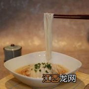 阳春面的香汤怎么做？ 面馆如何保持高汤的味道？