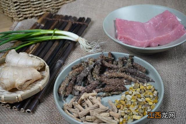 夏枯草炖瘦肉作用 夏枯草煲瘦肉的功效与作用有哪些？