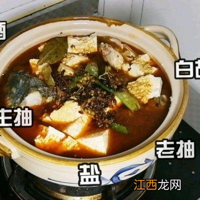 草鱼放什么配料好吃 煎草鱼用什么配菜