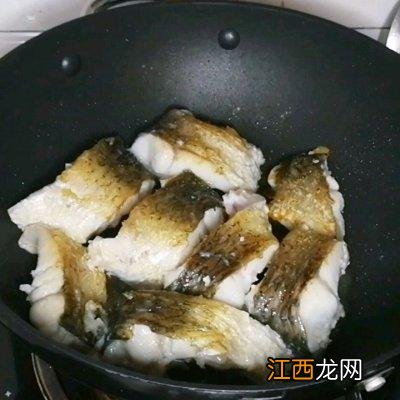 草鱼放什么配料好吃 煎草鱼用什么配菜