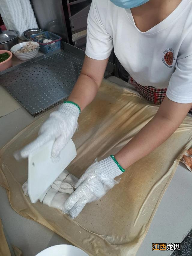 布拉式肠粉怎么才不会沾布上 布拉肠粉 用什么布