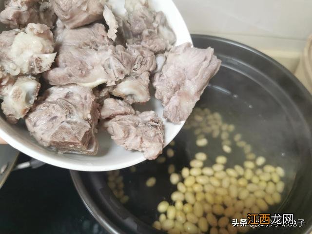 鲜黄豆与什么煲汤好喝 黄豆可以和什么煲汤