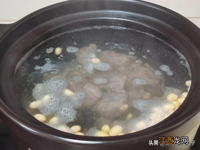 鲜黄豆与什么煲汤好喝 黄豆可以和什么煲汤