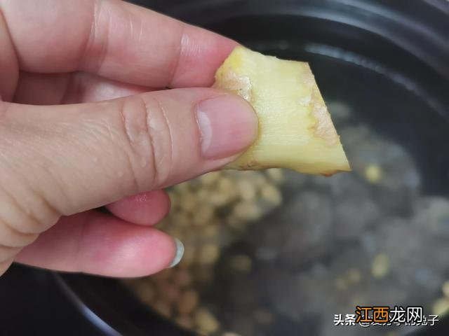 鲜黄豆与什么煲汤好喝 黄豆可以和什么煲汤