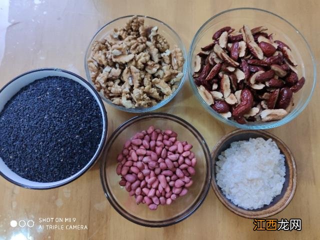 好的阿胶糕可以被热水融化 热水加糖融化和糕粉叫什么物质