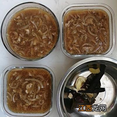 猪皮冻里还可加什么起熬好吃 猪皮冻可以加什么食材做