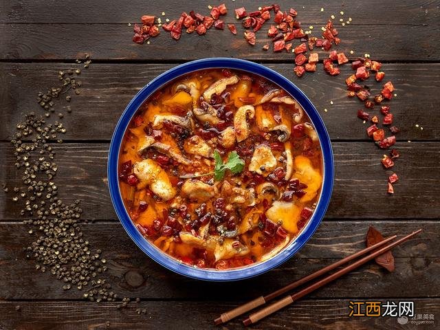 水煮鱼淋油用什么油 做水煮鱼为什么要最后放热油呢