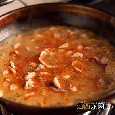 水煮鱼淋油用什么油 做水煮鱼为什么要最后放热油呢