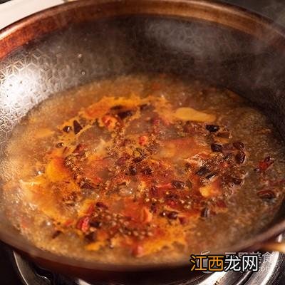 水煮鱼淋油用什么油 做水煮鱼为什么要最后放热油呢