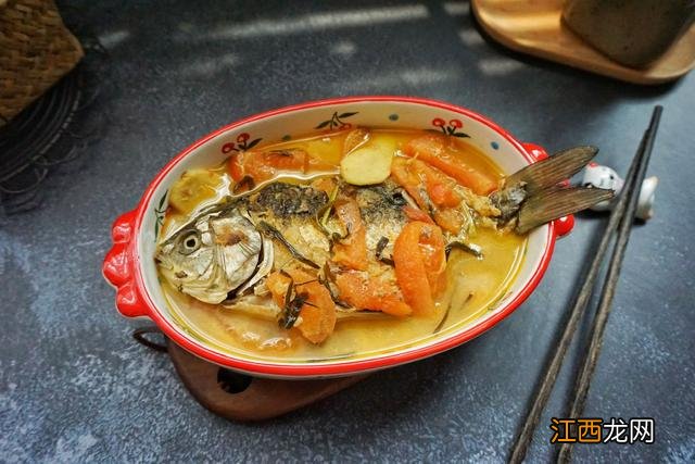 鱼汤用什么配菜 鱼汤里配什么菜