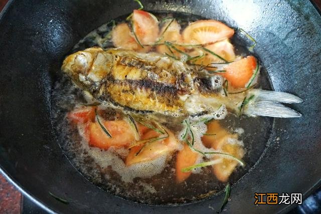 鱼汤用什么配菜 鱼汤里配什么菜