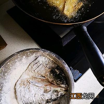 烤鱼里面有什么配菜 烤鱼里面能放什么配菜呢