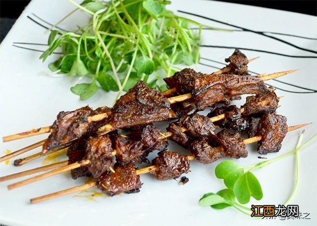 做牛排需要什么调料 用什么调料腌制牛肉串串更好吃