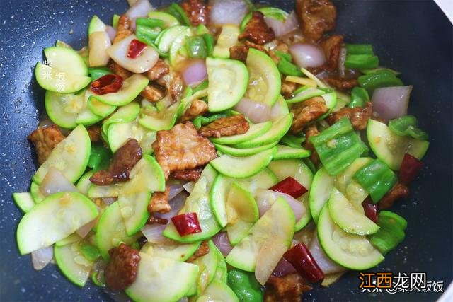 青椒洋葱怎么炒好吃 洋葱和青椒炒什么好吃