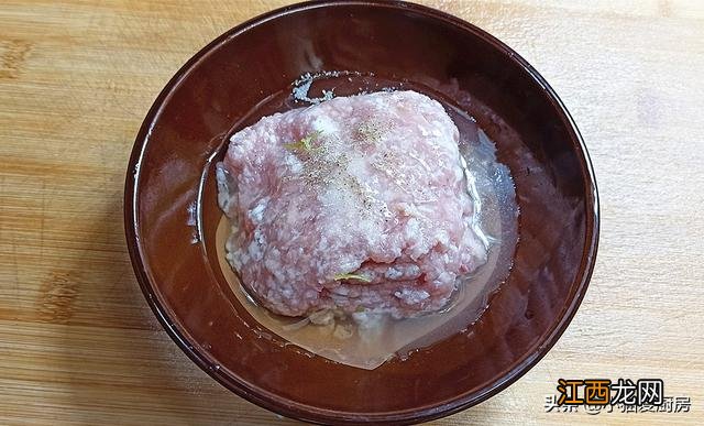 鲫鱼豆腐汤奶白 奶白鲫鱼豆腐汤什么时候放豆腐合适