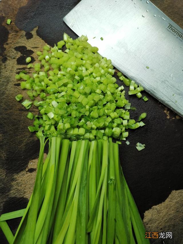 鱼肉馅饺子放什么 做鱼肉饺子为什么要放韭菜呢