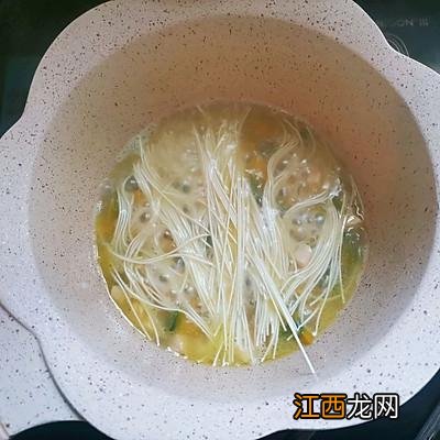 南瓜面条怎么做好吃又简单窍门 南瓜面条和什么一起吃好