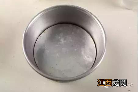 蛋糕烤出来表面很硬 重油蛋糕为什么烤出来会那么硬