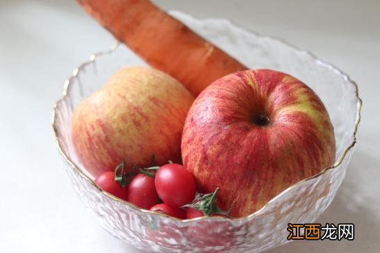 为什么自己榨果汁很快氧化了 为什么鲜榨果汁容易变颜色呢