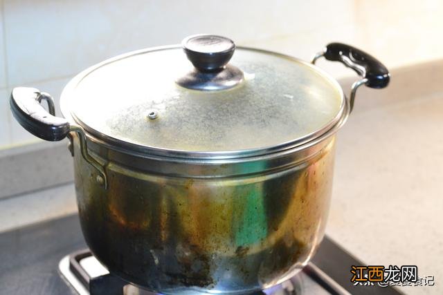 猪肥肠正常颜色 卤肥肠加什么颜色好看