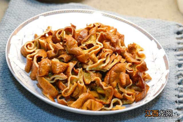 猪肥肠正常颜色 卤肥肠加什么颜色好看