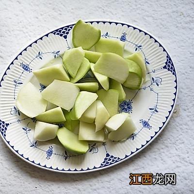 红烧排骨里边炖什么好吃 红烧排骨里面可以炖什么