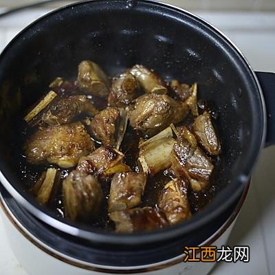 红烧排骨里边炖什么好吃 红烧排骨里面可以炖什么