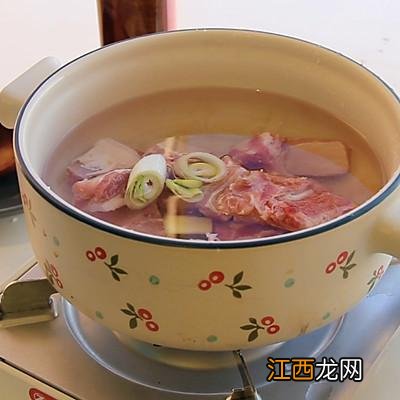 排骨莲藕汤还有什么配料可以加吗 莲藕排骨汤可以加什么药材