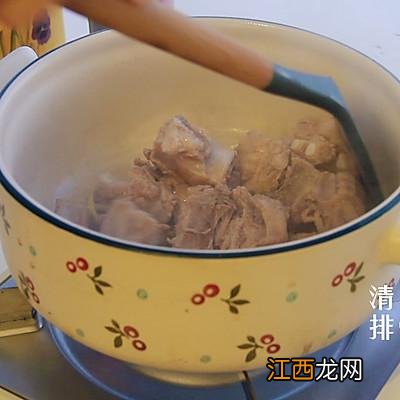 排骨莲藕汤还有什么配料可以加吗 莲藕排骨汤可以加什么药材