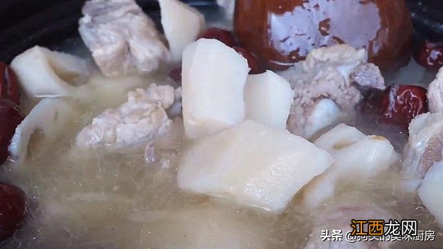 煲藕汤需要多长时间 莲藕煲汤什么时候落汤