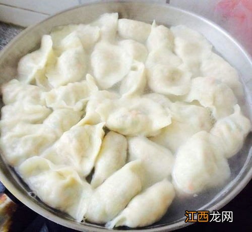 煮饺子怎么不粘 煮饺子用多大的锅