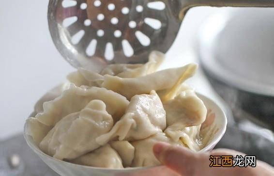 煮饺子怎么不粘 煮饺子用多大的锅