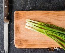 大葱炒菜 生吃大葱用什么蘸料