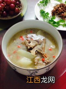 炖鸡汤需要放什么调料 煲鸡汤去湿气放什么食材