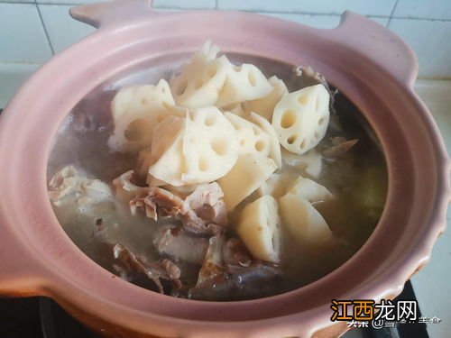 鸡肉炖什么吃不上火 夏天怎么炖鸡汤不上火