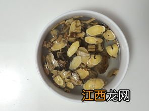 乌鸡煲汤放什么食材好 补气血鸡汤用什么药材