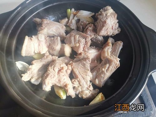 炖羊肉汤放什么药材好 羊肉汤加什么药材滋补