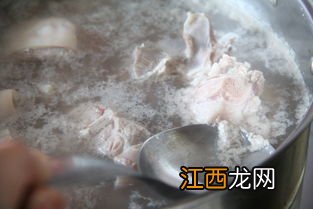 羊肉煮水后泡沫子多怎么回事 涮羊肉有白沫怎么回事