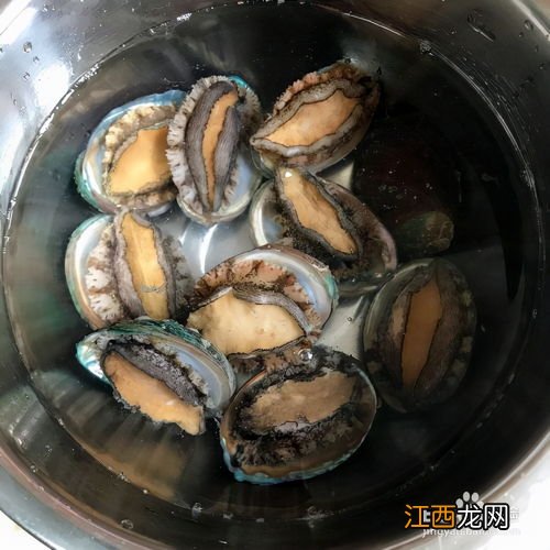 鲍鱼肉边黑色那部分能吃吗 鲍鱼上的黑色用不用洗掉