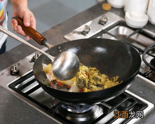 酸菜搭配什么炒好吃 酸菜怎么炒好吃又简单