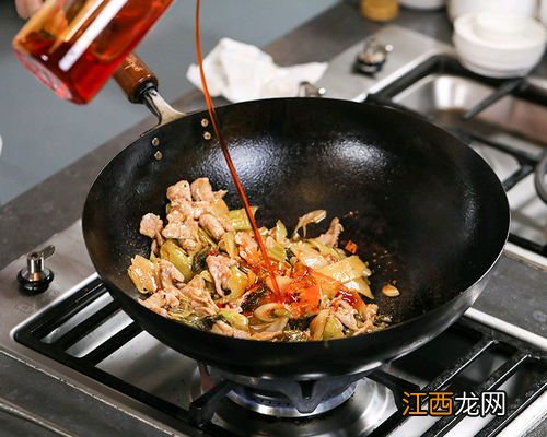 酸菜搭配什么炒好吃 酸菜怎么炒好吃又简单